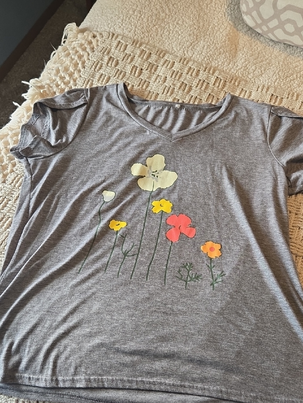 Women’s Gray Short Sleeve Tee with Floral Print And Cute Tulip Sleeves